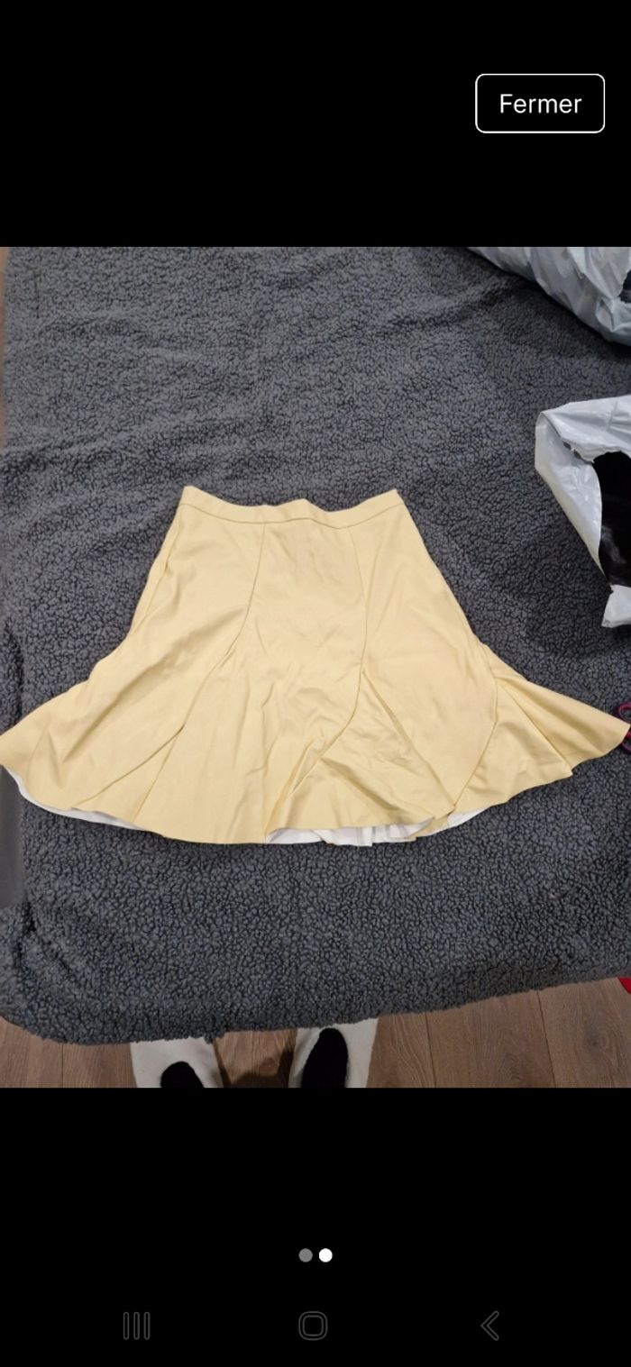 Jupe jaune en simili cuir - photo numéro 2