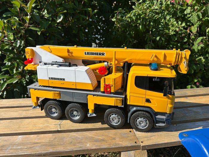 Camion-grue Liebherr Scania Super 560R avec module son et lumière - photo numéro 6