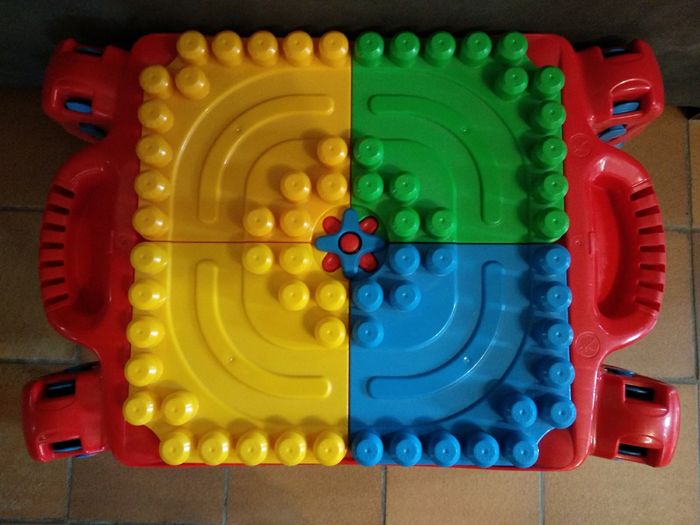 Table Méga Bloks avec 30 Blocs - photo numéro 3