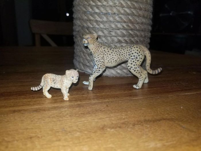 Figurine guépard et bébé Papo