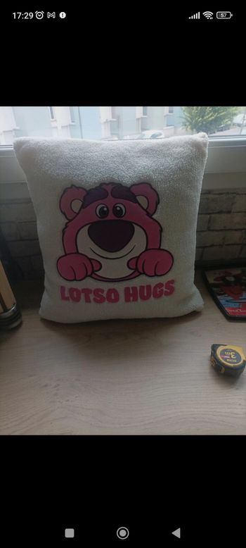 Coussin toy story 43 sur 43 cm jamais servi  déhoussable