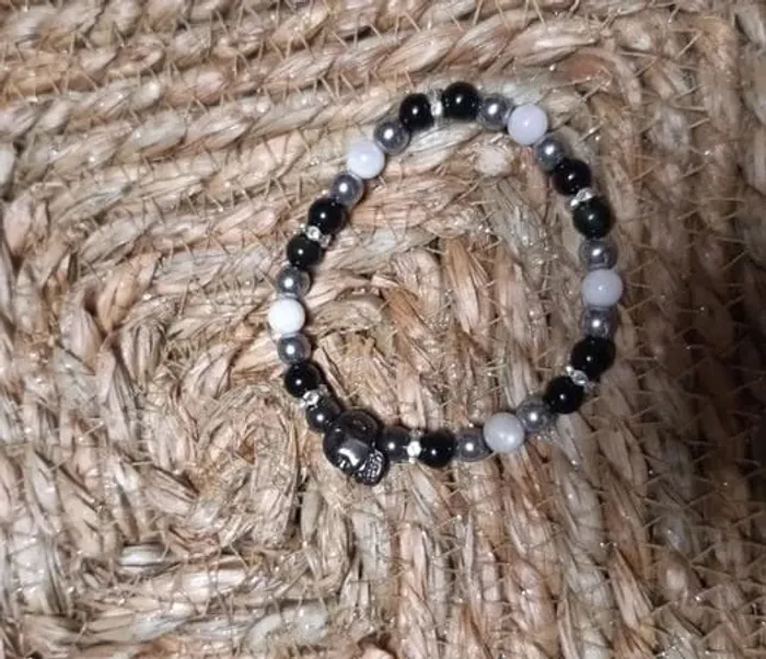 Bracelet en pierres naturelles noir/blanc/argenté neuf jamais porté Idéal Cadeau !! - photo numéro 3