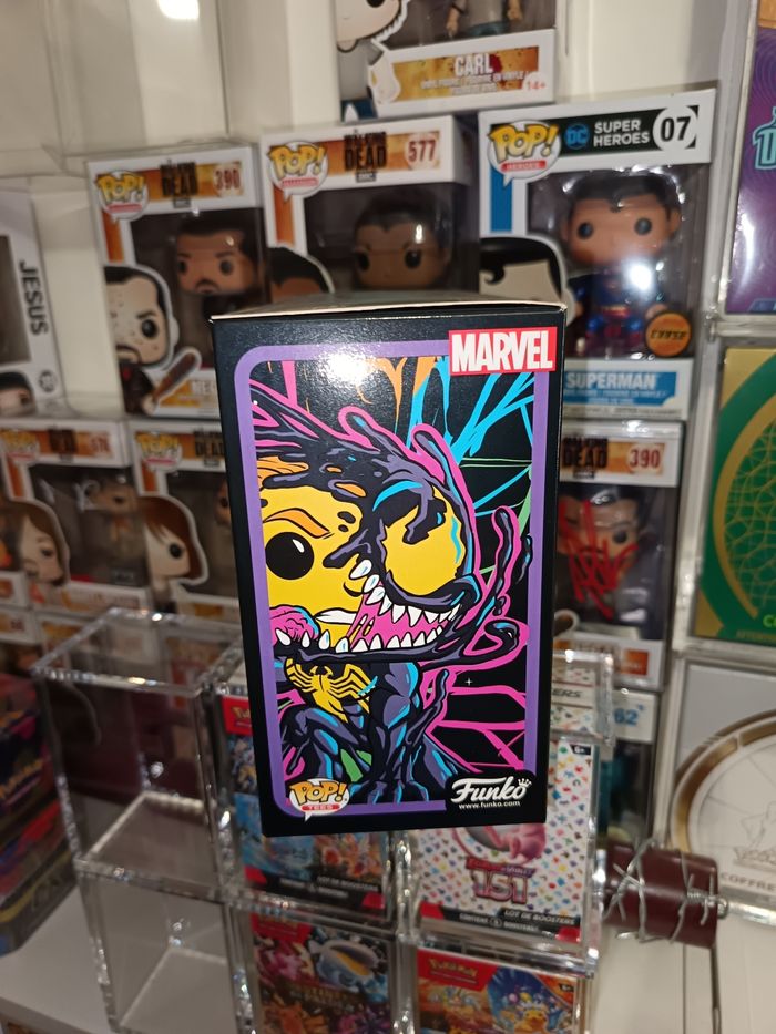Pop funko figurine tees - venom blacklight + t-shirt - photo numéro 4