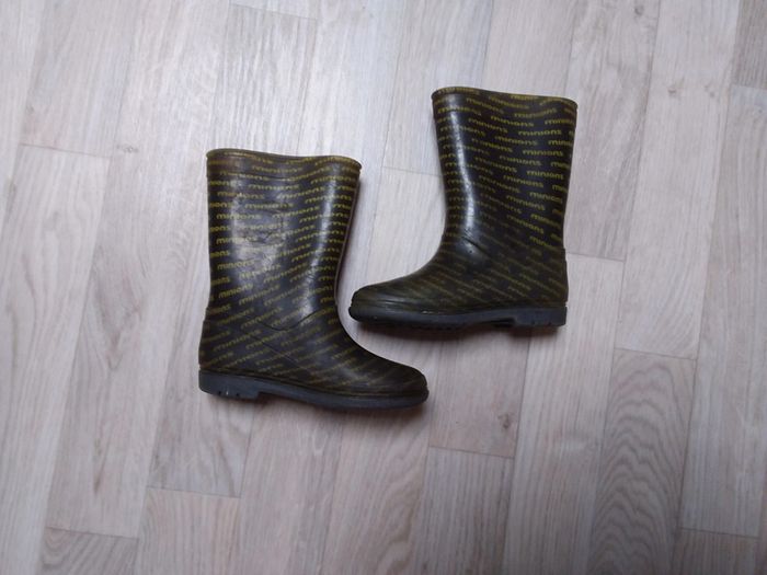 Bottes de pluie Minions en bon état - photo numéro 2