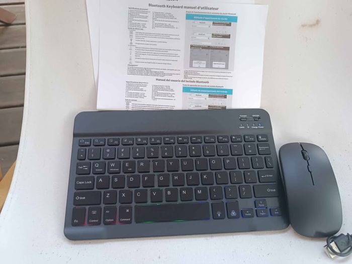 [NEUF] Clavier Bluetooth rétroéclairé + souris sans fil – AZERTY - photo numéro 2
