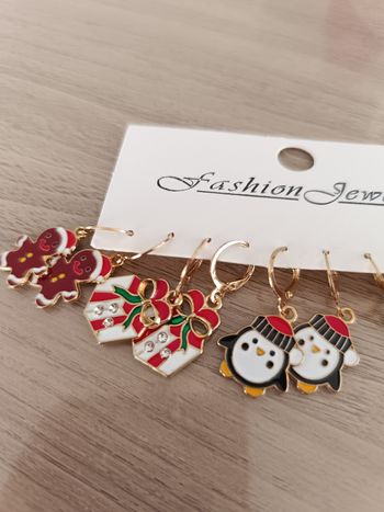 3 paires de boucles d'oreilles noël neuves