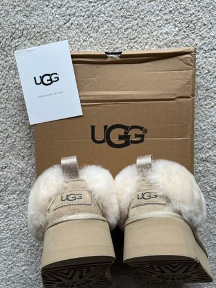 Bottines fourrées UGG Tazzelle - Taille 38 - Neuves - photo numéro 5