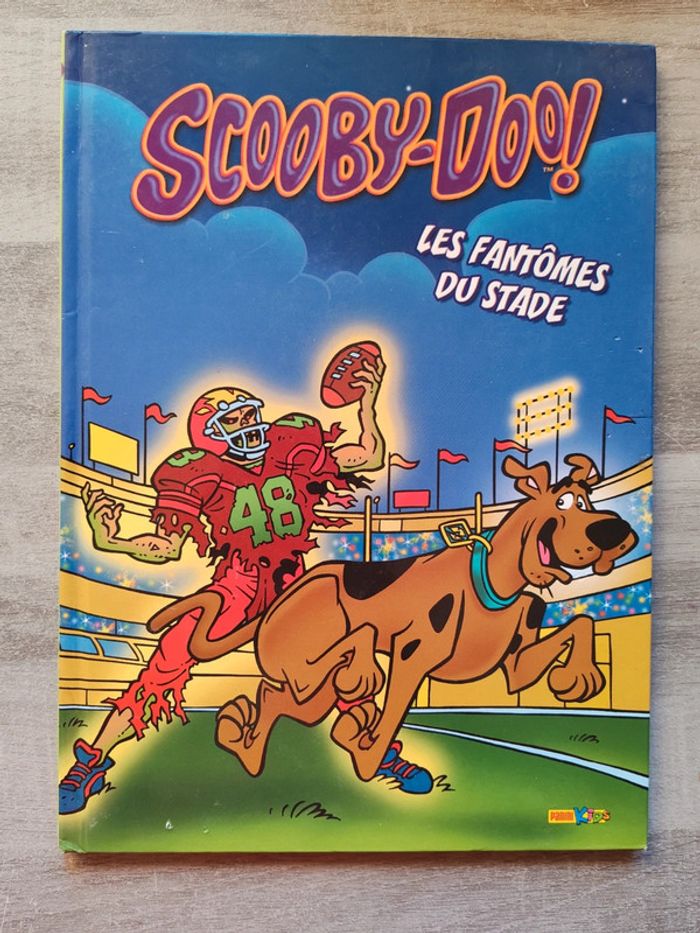 Livre bd Scooby-Doo les fantômes du stade