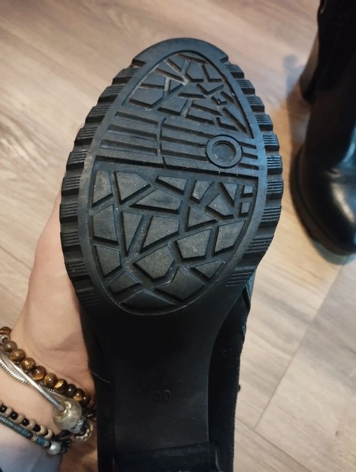 Belles bottes a talons - photo numéro 7