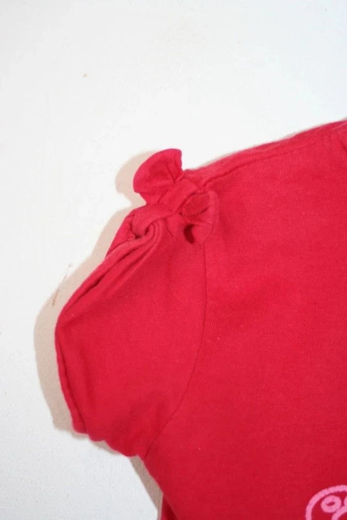Tee-shirt rouge noté 5 ans mais taille 4 ans - photo numéro 3