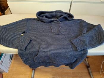 Joli pull femme Creeks S bleu chiné à capuche poche kangourou très bon état