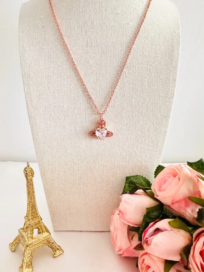 Collier Vivienne Westwood – Pendentif orbite avec cœur en zirconium rose et strass - photo numéro 5