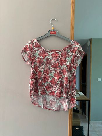 T shirt à fleurs roses