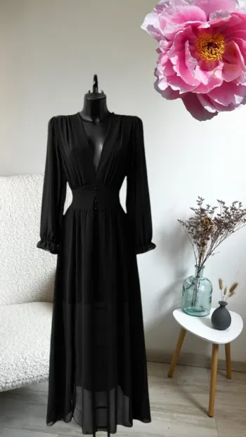 Robe noire manches longues