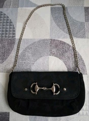 Sac pochette noir en daim à porter