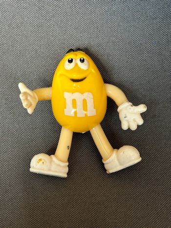 Figurine M&M’s jaune plastique