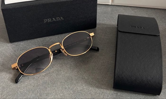 Lunettes de Soleil Prada