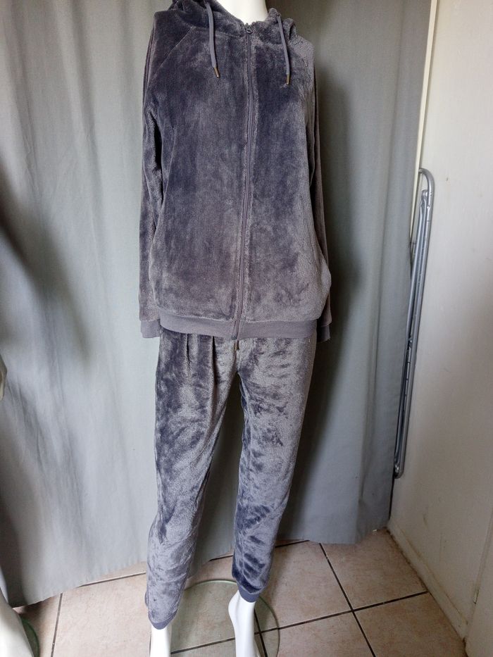 Tenue intérieur femme
