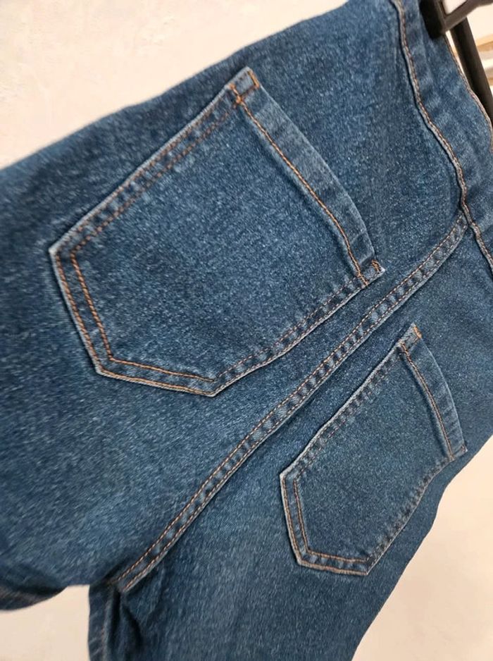 Short en jean.
Don't call me. Jennyfer.
Taille : 32. - photo numéro 4