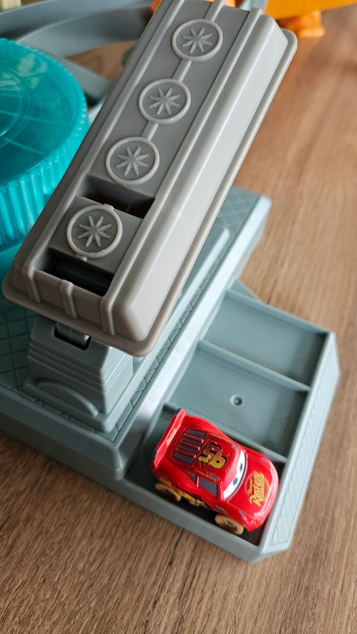 Circuit radiator springs et mini flash Mc Queen - photo numéro 3