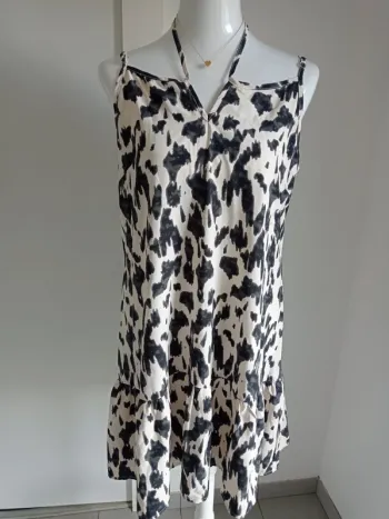 Robe trapèze d'été fines bretelles imprimé fantaisie beige et noir neuve avec étiquette T.L Sheilay