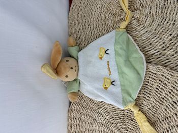 Doudou lapin plat blanc vert vichy jaune TAKINOU