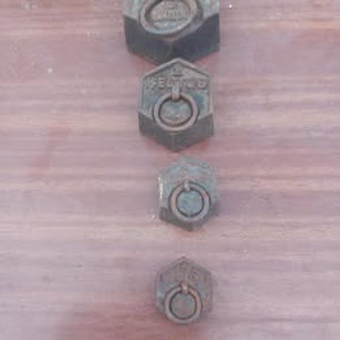 Lot de différents poids en fonte - photo numéro 2