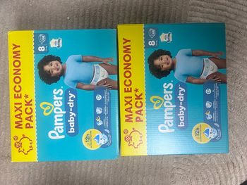 136 couches Pampers taille 8