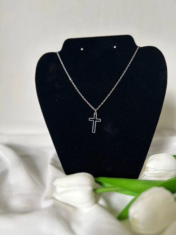 Collier Argenté orné d’une croix inoxydable - photo numéro 3