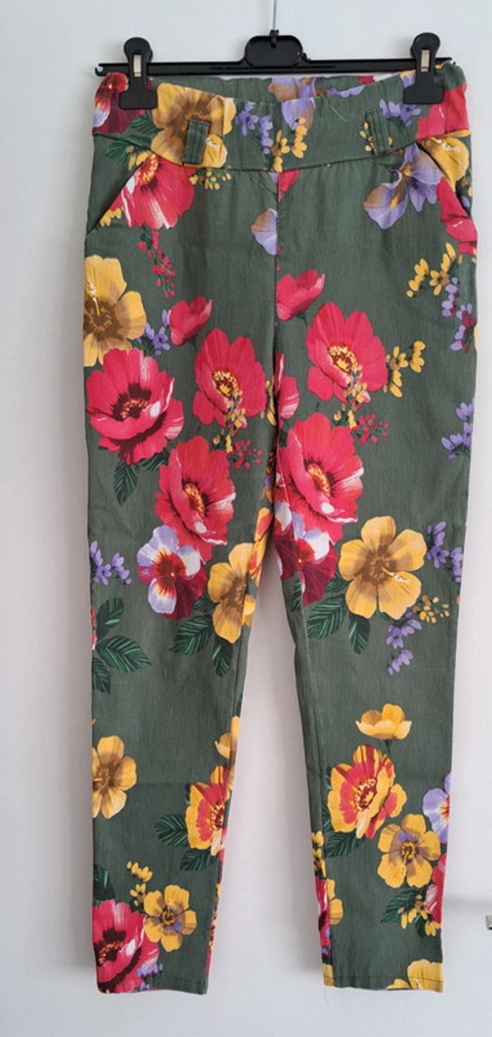 Pantalon fleuri - photo numéro 3