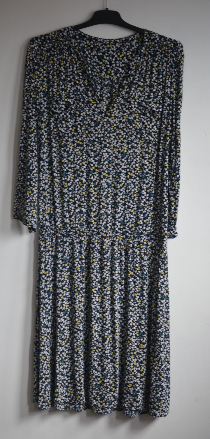Robe fluide à fleurs – imprimé bleu/jaune/blanc, coupe confortable