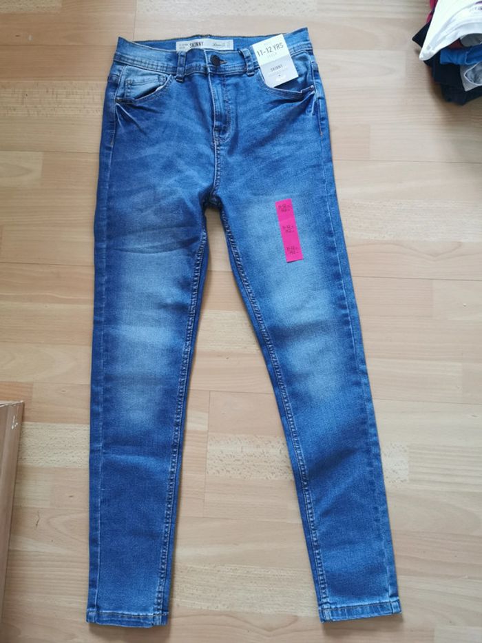 Jean skinny 11 12 ans neuf avec étiquette
