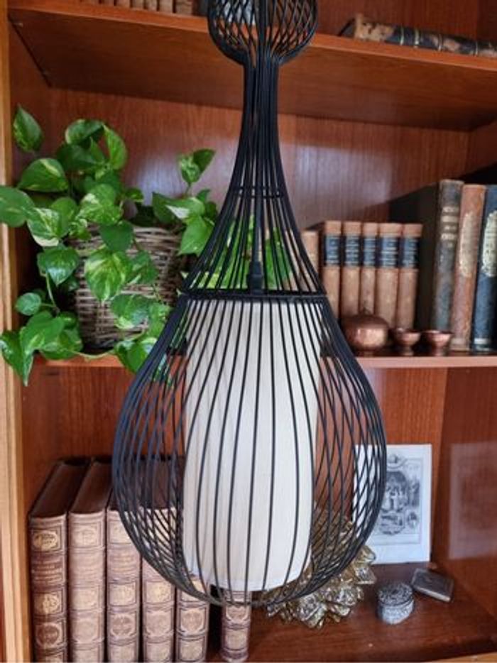 Grande suspension modèle Padang – design filaire noir et diffuseur blanc - photo numéro 3