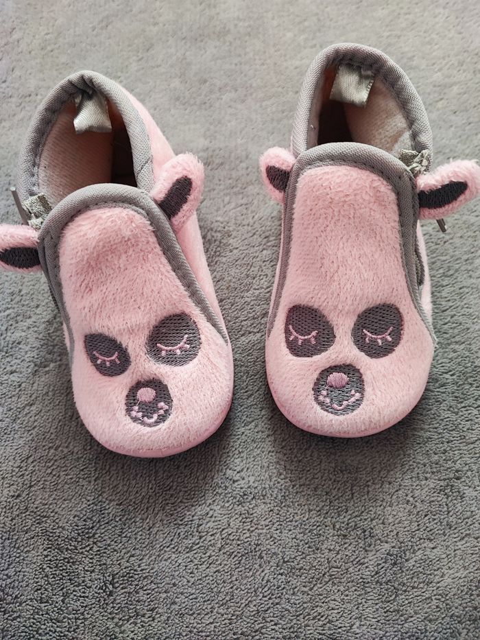 Chaussons rose taille 18