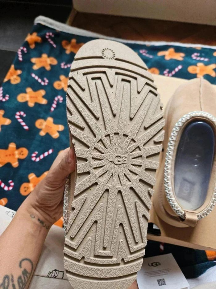 Ugg tazz couleur sable Taille 37 - photo numéro 5