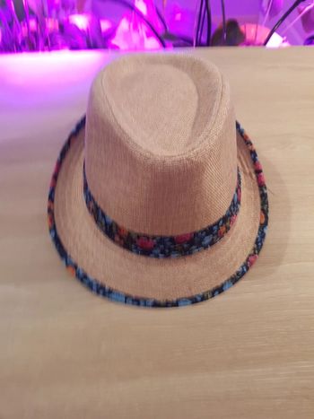 Chapeau fleuri