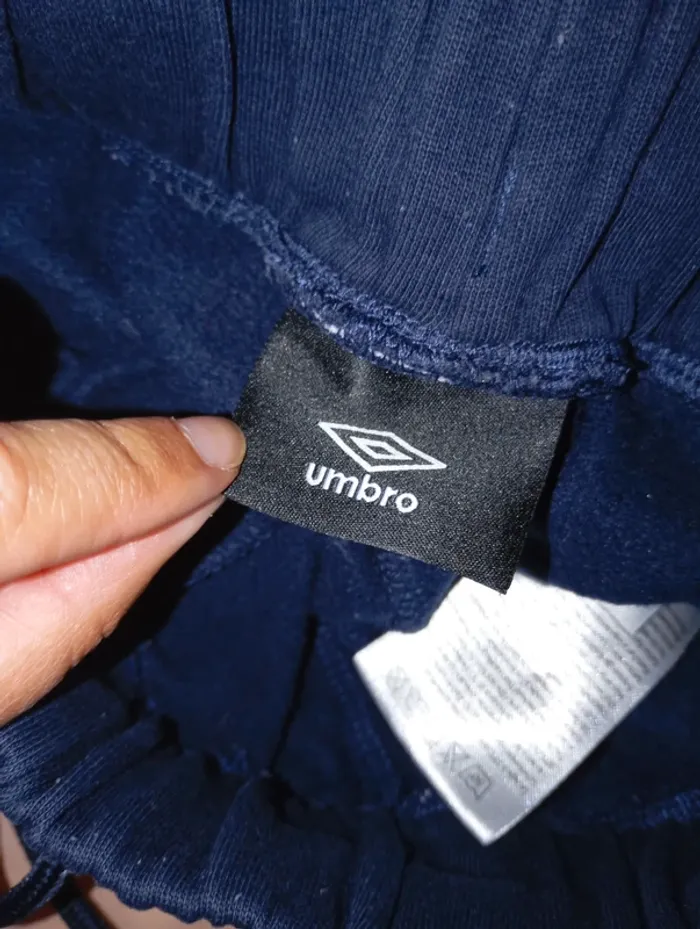 Jogging/ survêtement umbro 8ans - photo numéro 4