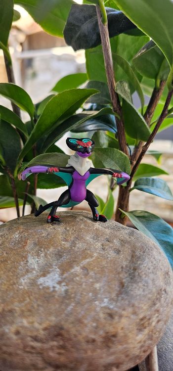 Super figurine Pokemon Nintendo tomy bruyverne 