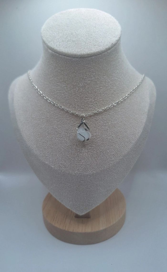 Collier perle enfermé