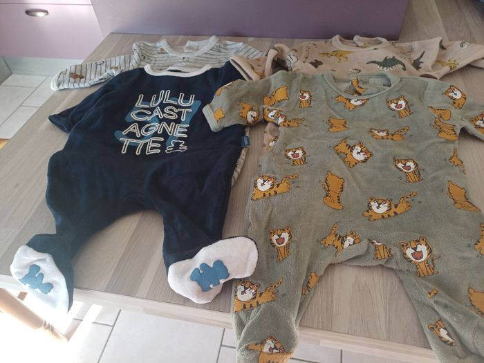 4 pyjamas 1 pièce pour garçons taille 1 mois - photo numéro 2