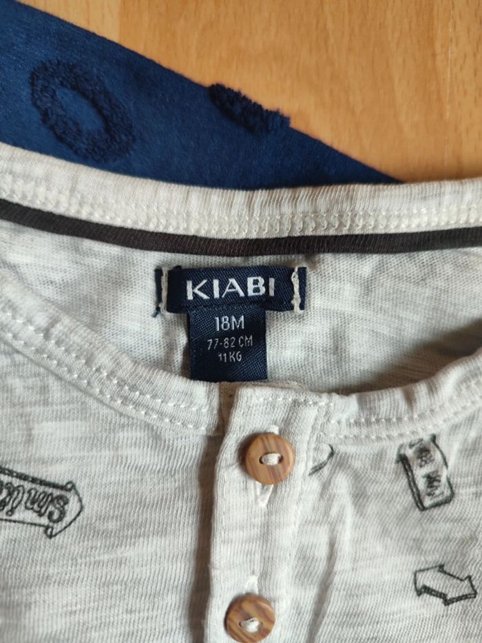 Lot tenue Jean TAO+ t-shirt manches longues et sweat zippé à capuche Kiabi en 18M - photo numéro 6