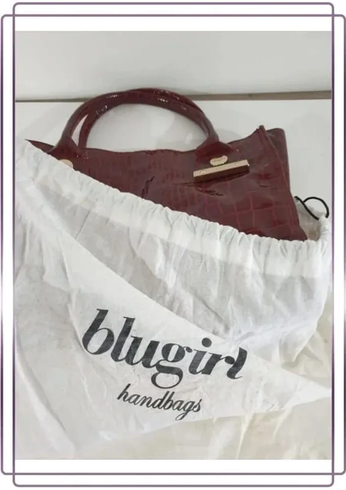 Sac à main et bandoulière bordeaux blugirl, bon état mais quelques petites tâches à l'intérieur - photo numéro 13