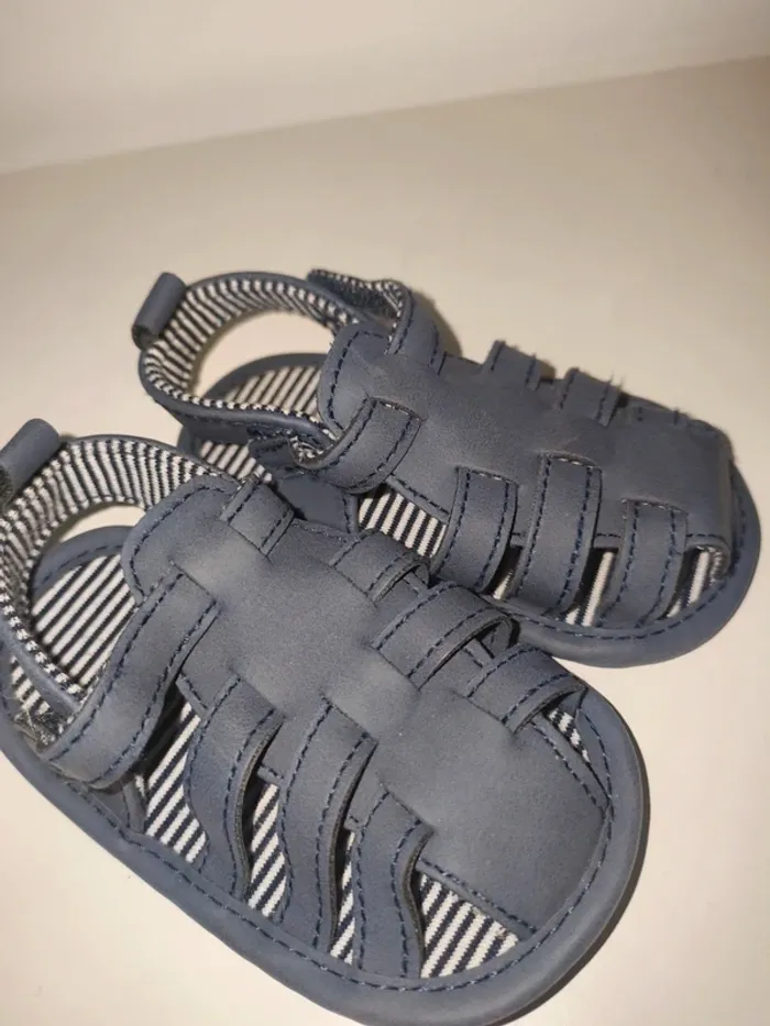 Sandales bébé taille 20 neuve sans étiquette - photo numéro 2