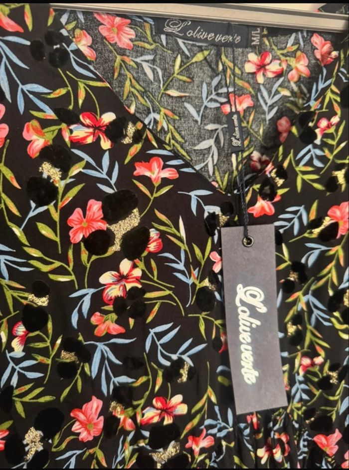 Robe fleurie et pastilles dorées - photo numéro 6