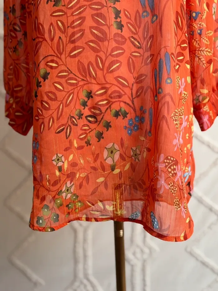 Blouse orange transparente motifs floraux dorés – Sarah John Paris – 36 St tropez Ibiza - photo numéro 6