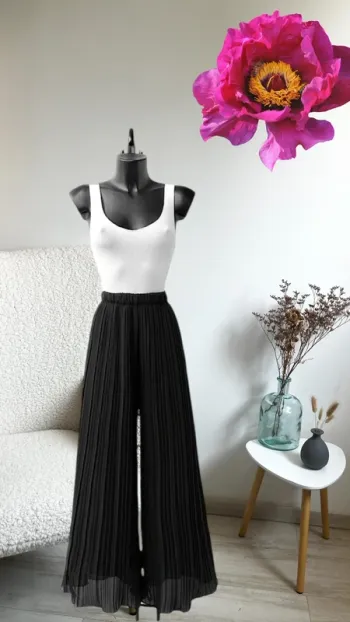 Superbe pantalon noir pour la mi saison