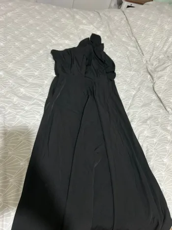 Robe longue noir épaule dénudée