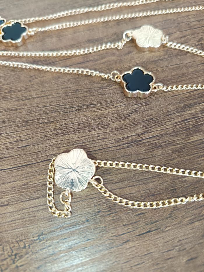 Collier long fleurs cinq pétales tendance - photo numéro 4