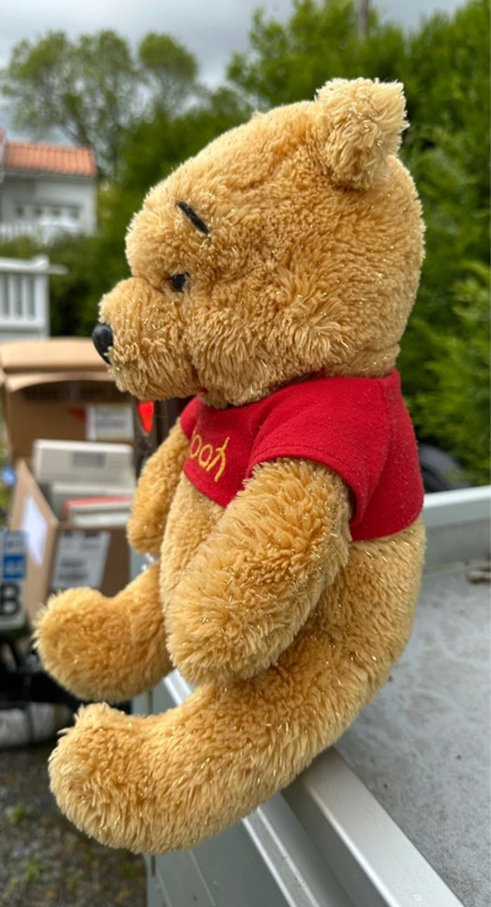 Peluche Winnie l’Ourson Disney Store – édition spéciale fils dorés - photo numéro 3