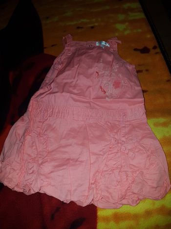 Très jolie robe. 1 an.